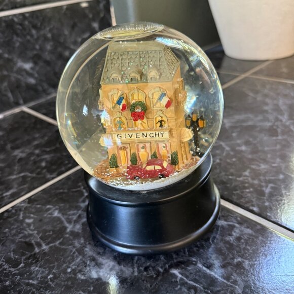 Givenchy Paris Vintage Snow Globe With Boutique Scene & Black Base Collectible D - Picture 5 of 7